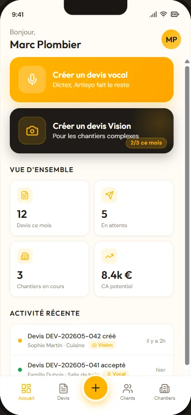 Écran d'accueil de l'application Artisyo sur téléphone : création de devis vocal, vue d'ensemble de l'activité